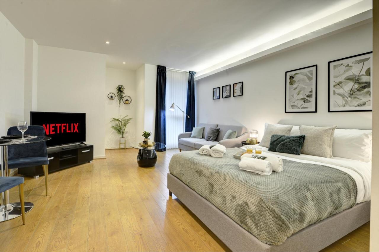 Apartment The Cube Studio I A Calm Executive Space In Centre Of I Pet-friendly I Eco-short Term Let By Silva
