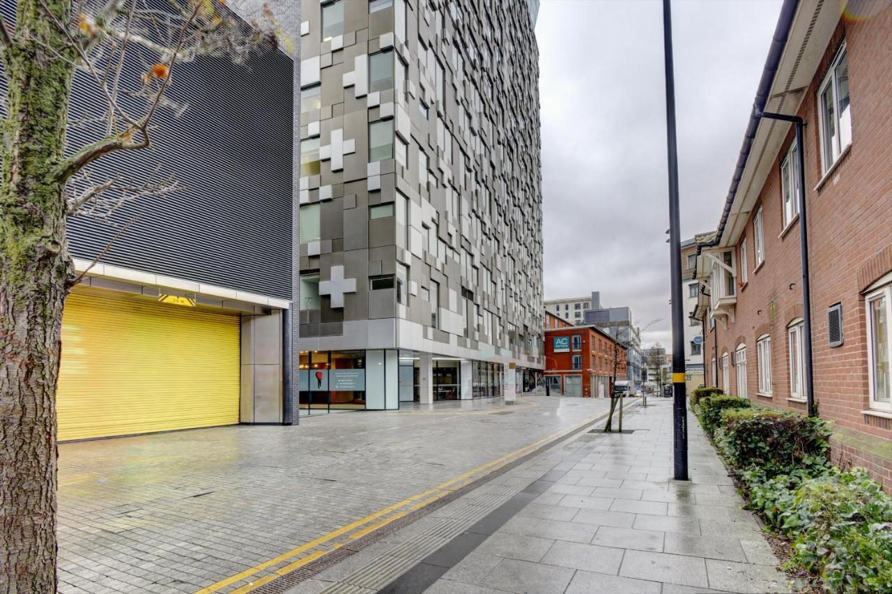 Apartment The Cube Studio I A Calm Executive Space In Centre Of I Pet-friendly I Eco-short Term Let By Silva