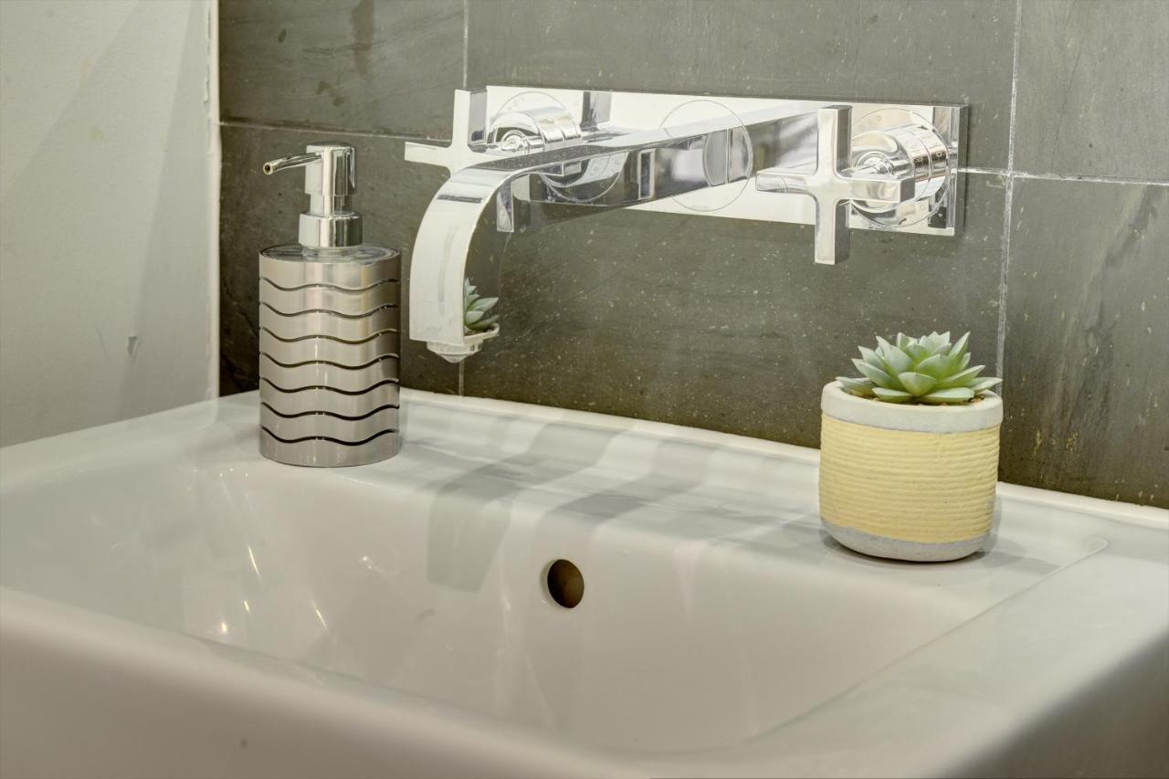 Apartment The Cube Studio I A Calm Executive Space In Centre Of I Pet-friendly I Eco-short Term Let By Silva *