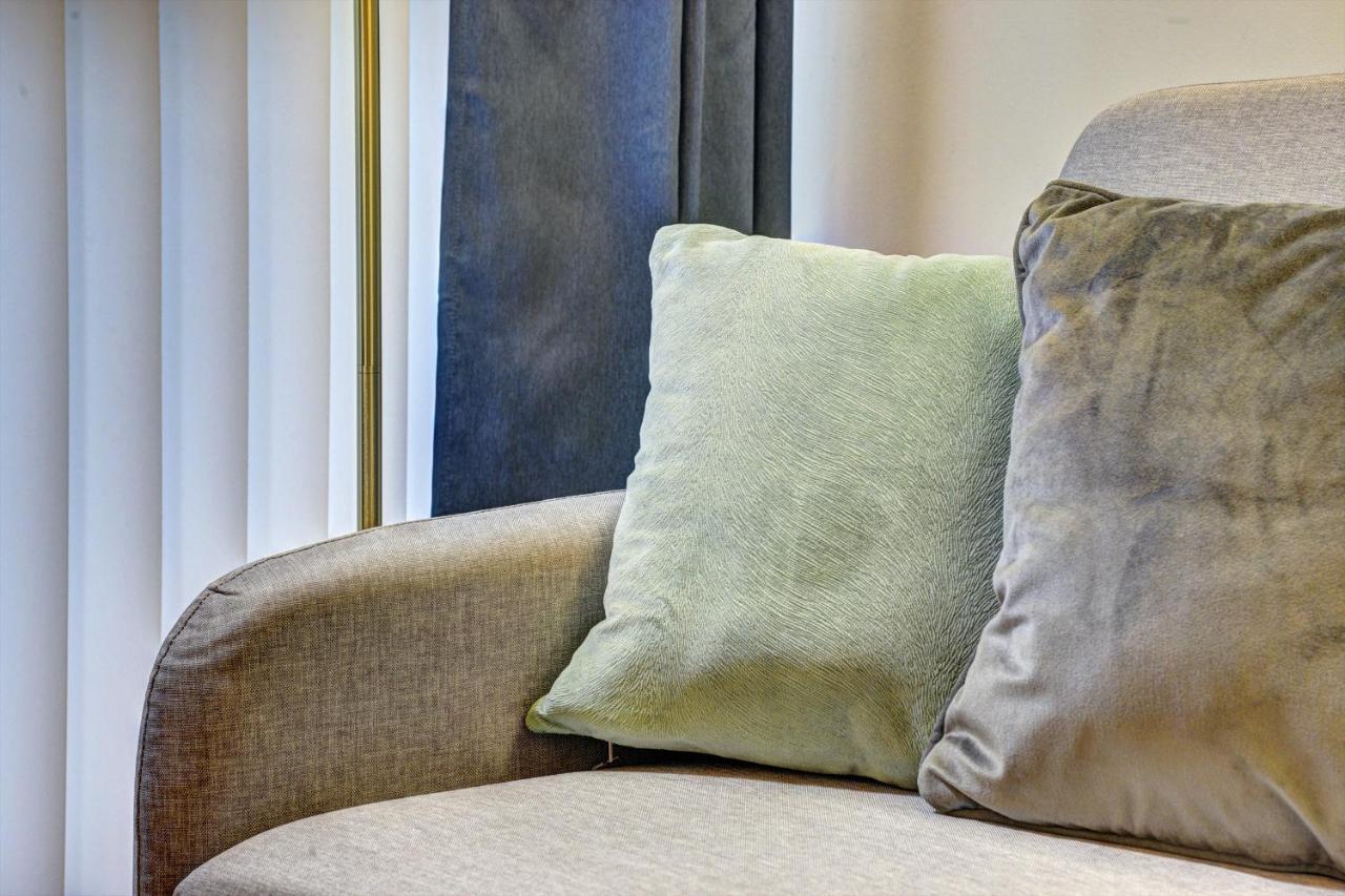Apartment The Cube Studio I A Calm Executive Space In Centre Of I Pet-friendly I Eco-short Term Let By Silva Birmingham